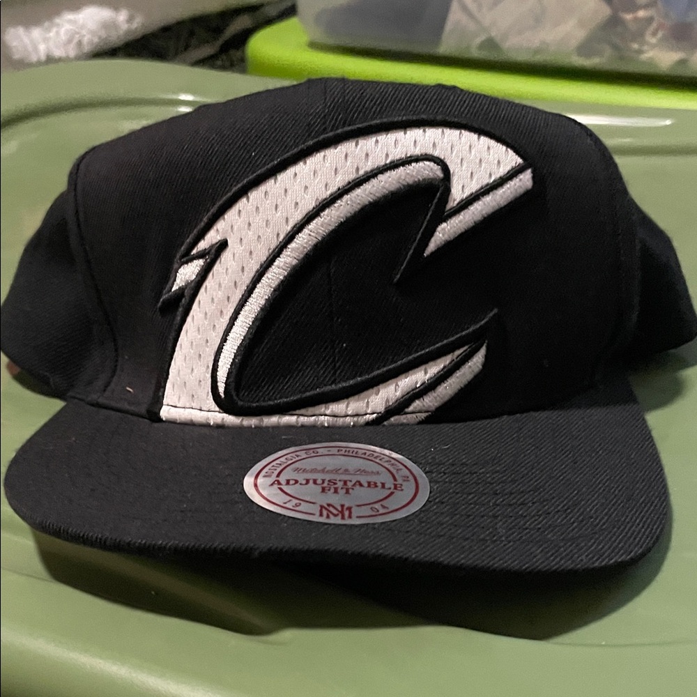 NWT Cleveland Cavs Mitchell and Ness hat